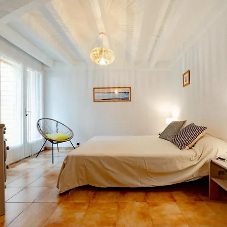 Domaine De La Cigaliere Pour 4 Personnes *